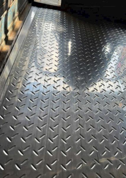 TẤM INOX CHỐNG TRƯỢT