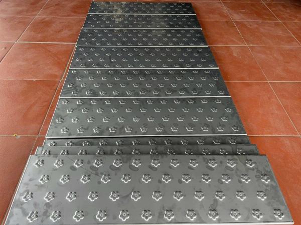 GIA CÔNG MÂM CẦU THANG INOX LẤY LIỀN