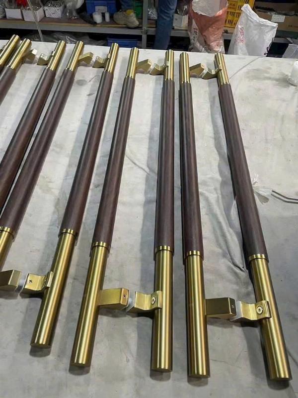 TAY NẮM LỆCH TÂM GIẢ GỖ
